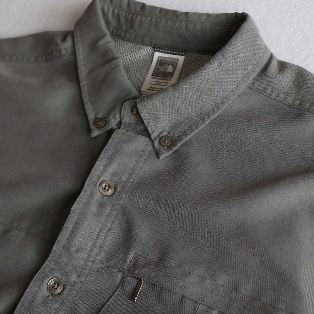 The North Face TekWare Men's Gray Long / Roll Tab Sleeve Button Down Size L